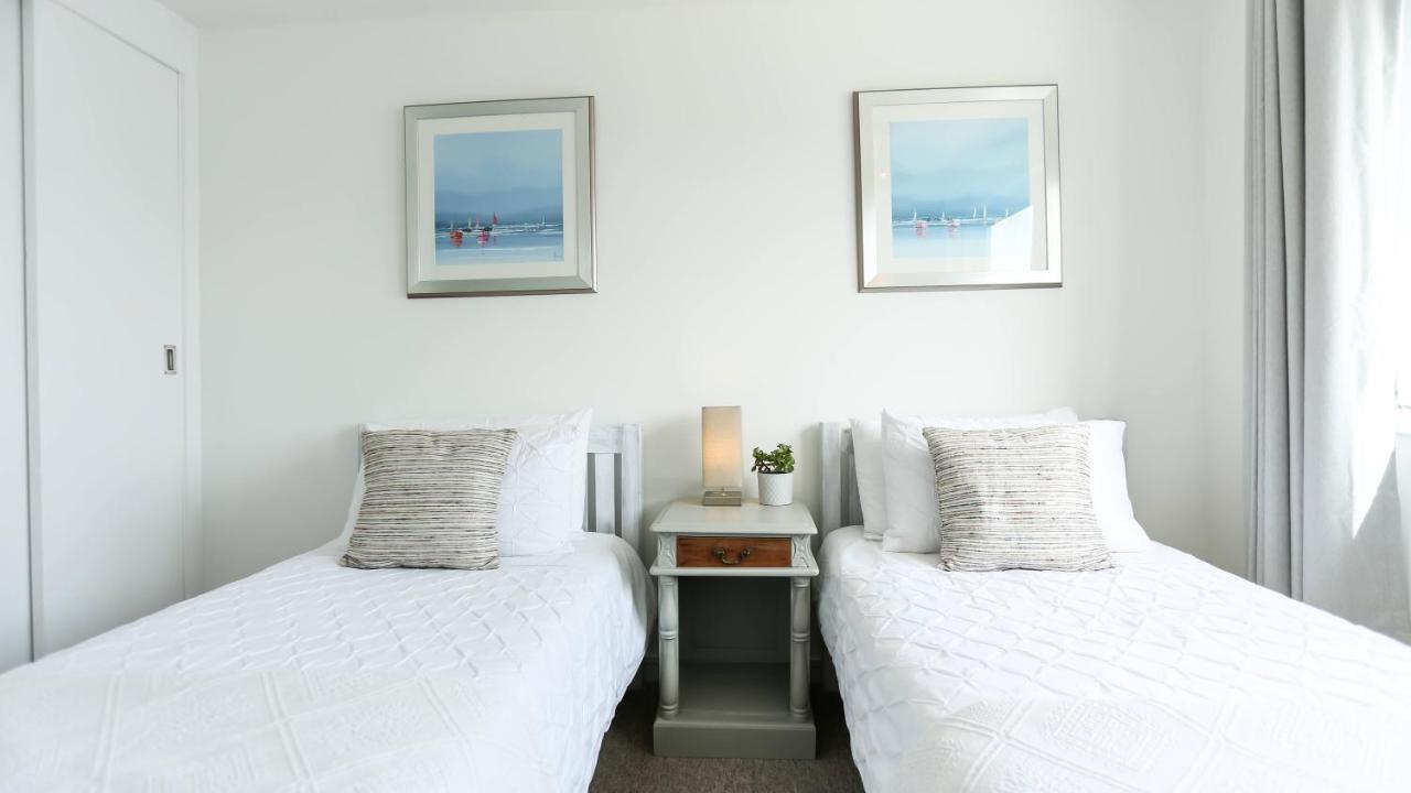 Tides - Beach Front Apartment In Bracklesham Bay Chichester Exterior photo