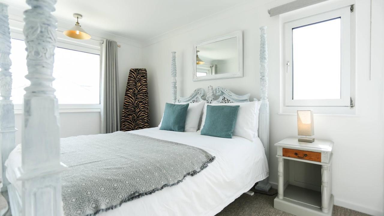 Tides - Beach Front Apartment In Bracklesham Bay Chichester Exterior photo