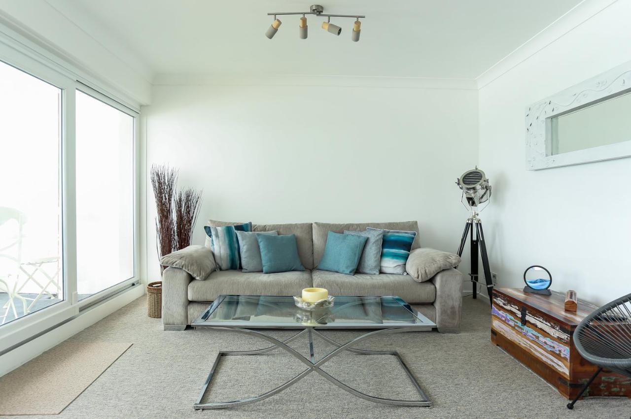 Tides - Beach Front Apartment In Bracklesham Bay Chichester Exterior photo