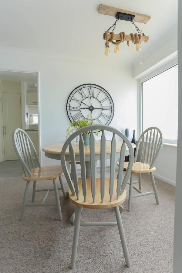 Tides - Beach Front Apartment In Bracklesham Bay Chichester Exterior photo