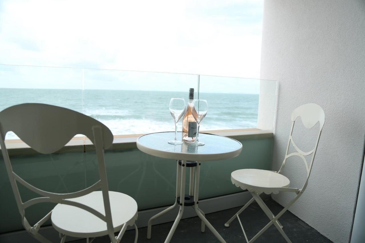 Tides - Beach Front Apartment In Bracklesham Bay Chichester Exterior photo