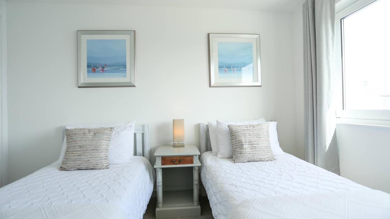 Tides - Beach Front Apartment In Bracklesham Bay Chichester Exterior photo